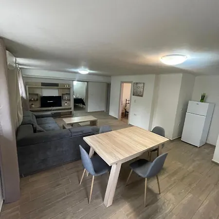 Manolis Stone House קאליתיאס