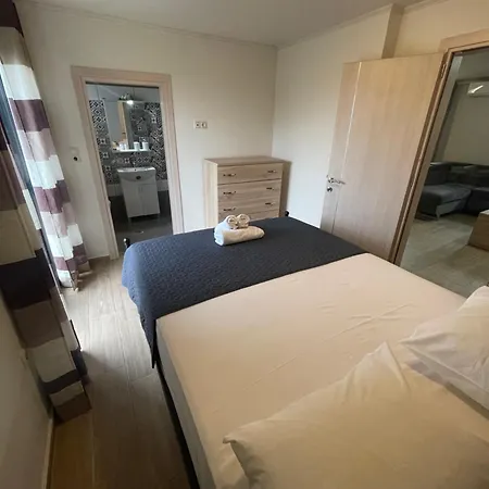 Manolis Stone House דירה